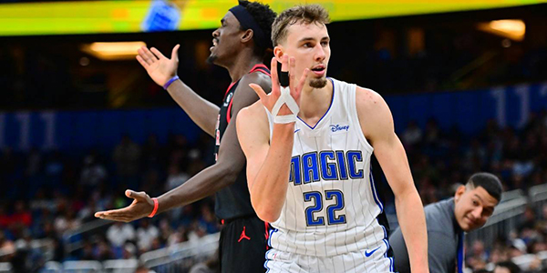 凭借顽强的 凭借顽强的